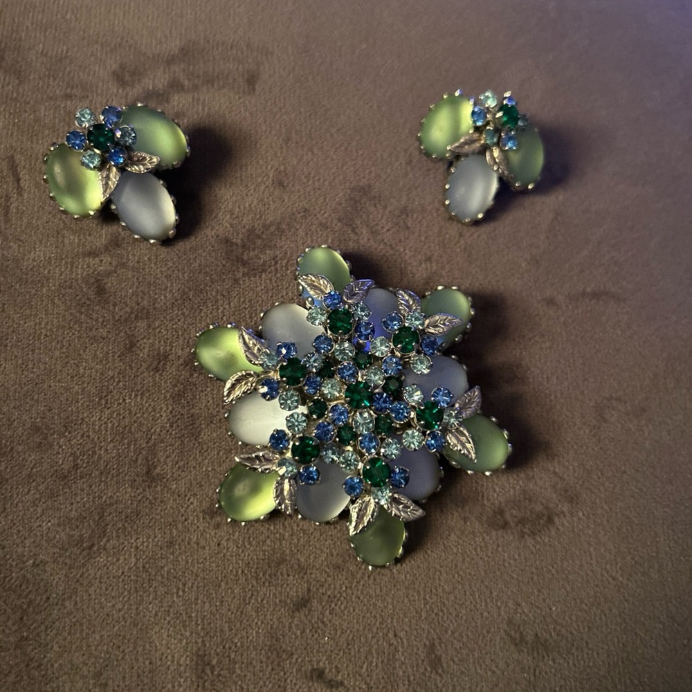 Vintage Green and Blue Floral Cluster Brooch & Clip-On Earrings Set